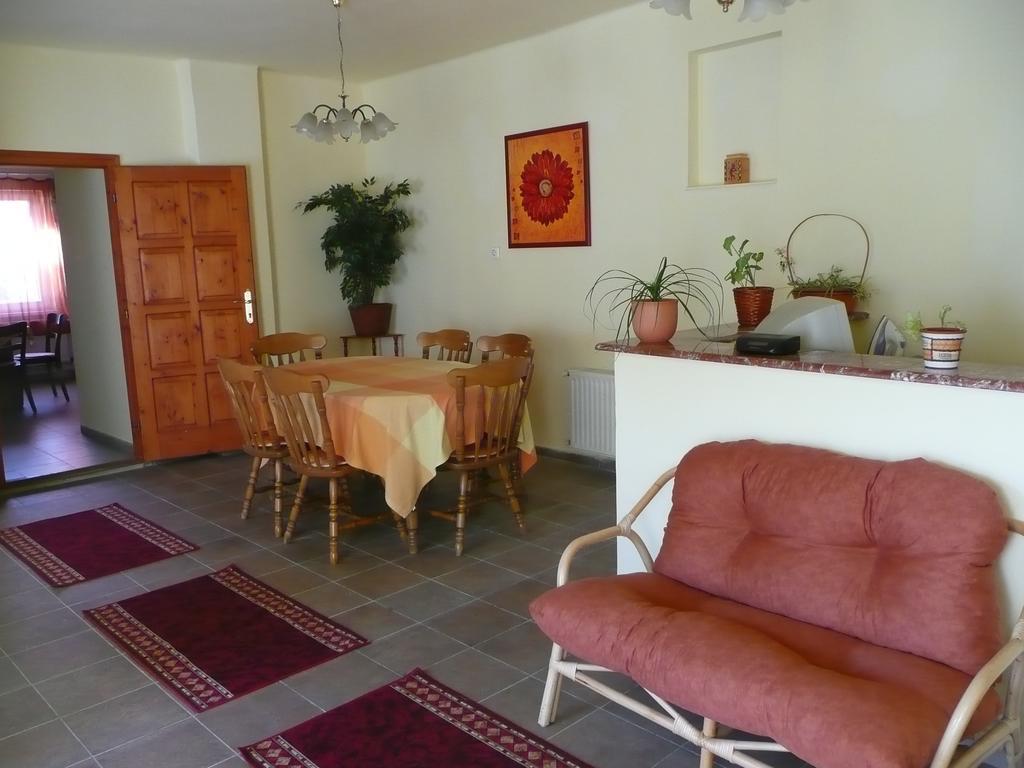 Kincses Vendeghaz Ξενοδοχείο Ντέμπρετσεν Εξωτερικό φωτογραφία