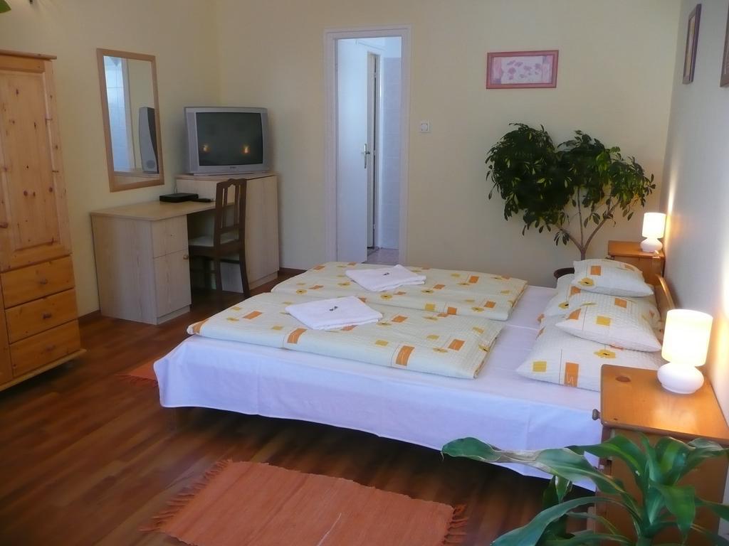 Kincses Vendeghaz Ξενοδοχείο Ντέμπρετσεν Δωμάτιο φωτογραφία